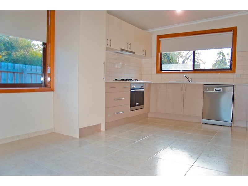 4 Lawson Cresent, Rosebud VIC 3939