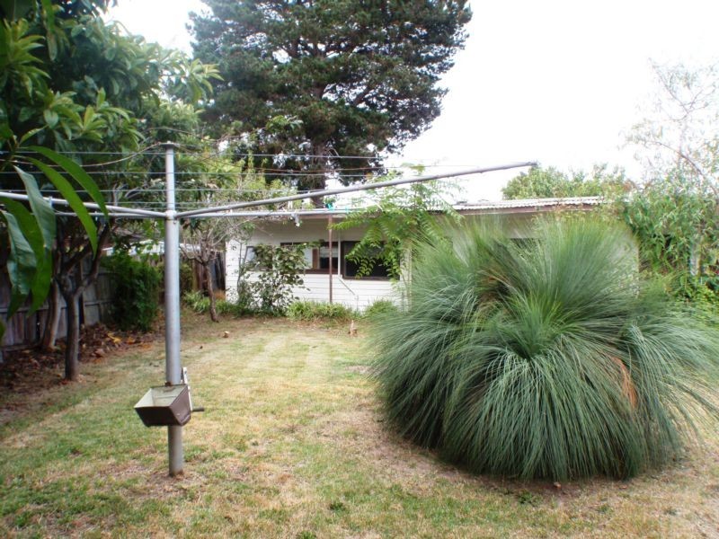 3 The Avenue, Rosebud West VIC 3940