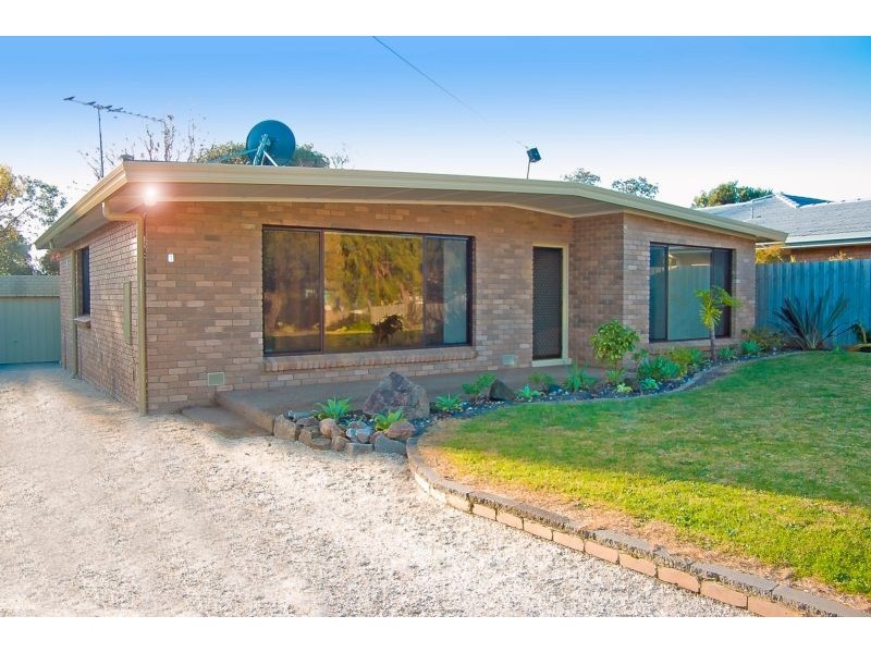 4 Lawson Cresent, Rosebud VIC 3939