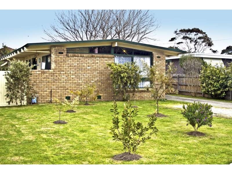 17 Ella Crescent, Rosebud West VIC 3940