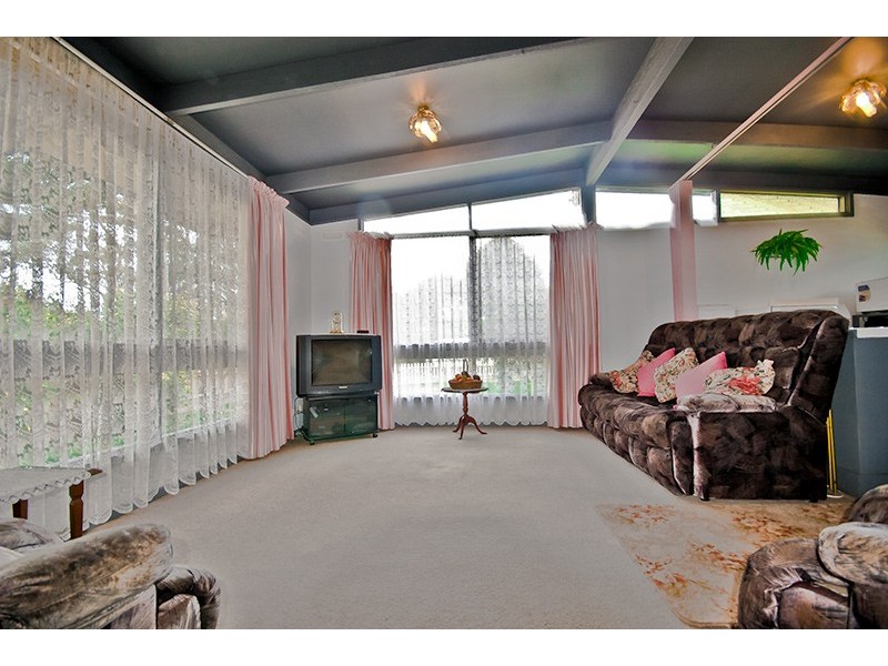 17 Ella Crescent, Rosebud West VIC 3940
