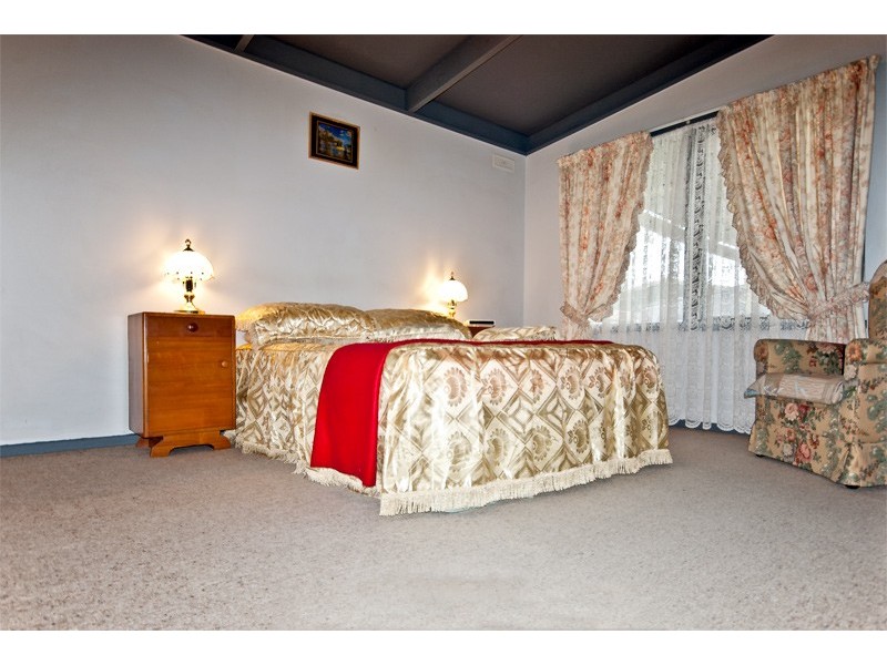 17 Ella Crescent, Rosebud West VIC 3940