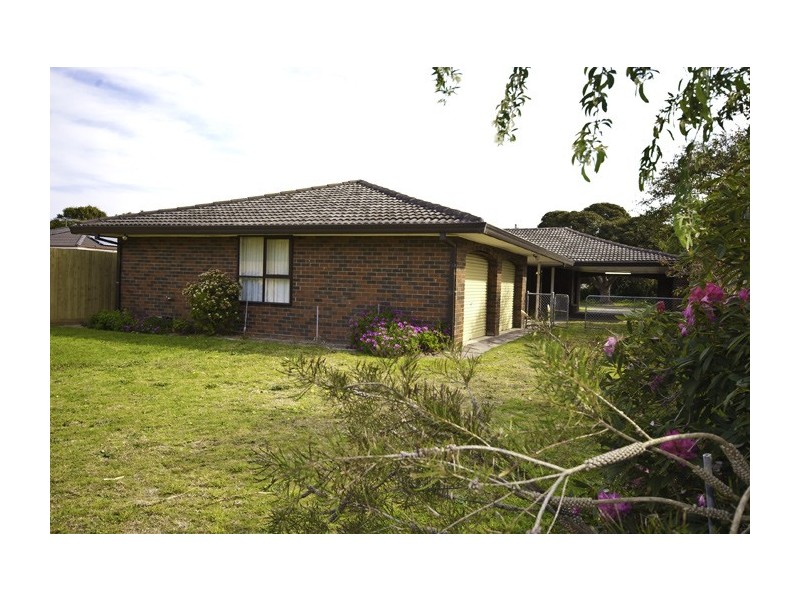 15 Mirriam Ave, Rosebud West VIC 3940