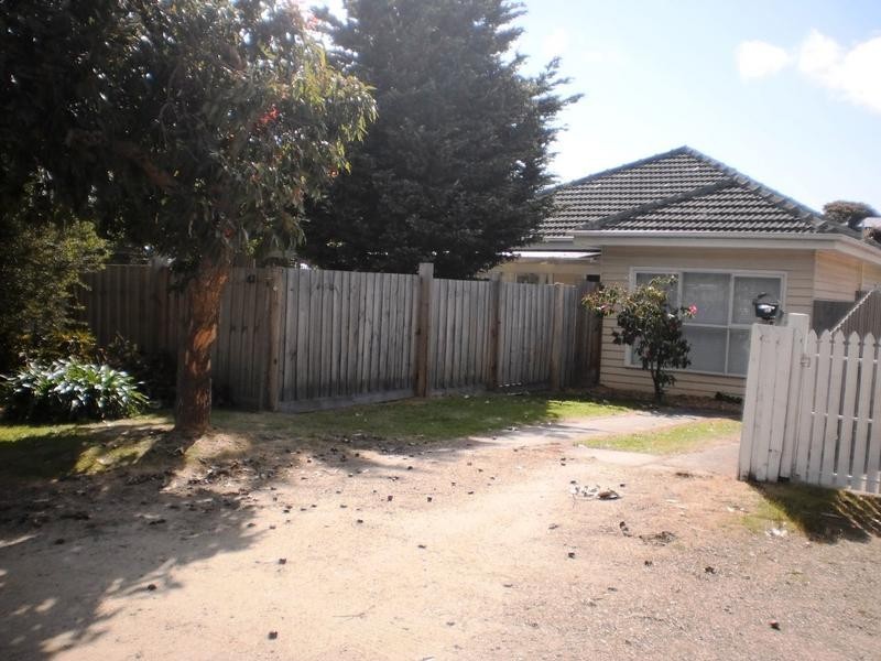 62 Broadway, Rosebud West VIC 3940