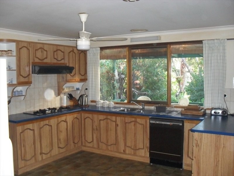 4 Pearson St, Rosebud West VIC 3940