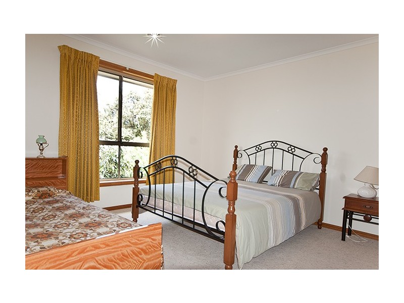 40 Chatfield Avenue, Rosebud West VIC 3940