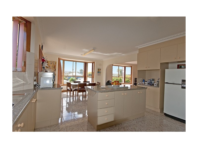 40 Chatfield Avenue, Rosebud West VIC 3940