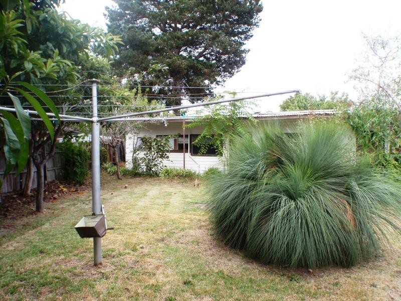 3 The Avenue, Rosebud West VIC 3940