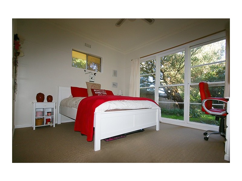 52 Woyna Ave, Rosebud West VIC 3940