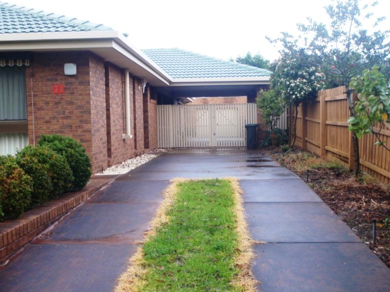 74 Leon Avenue, Rosebud VIC 3939