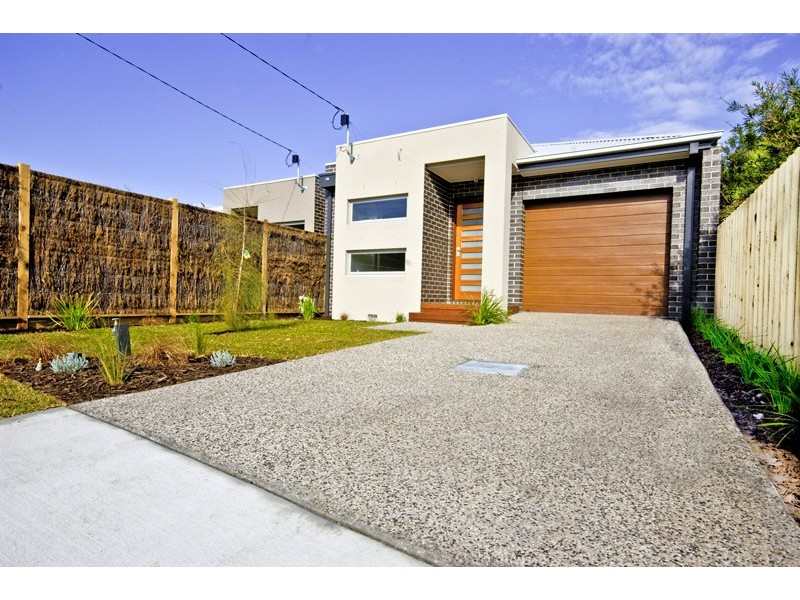 18 Capel Ave, Rosebud West VIC 3940