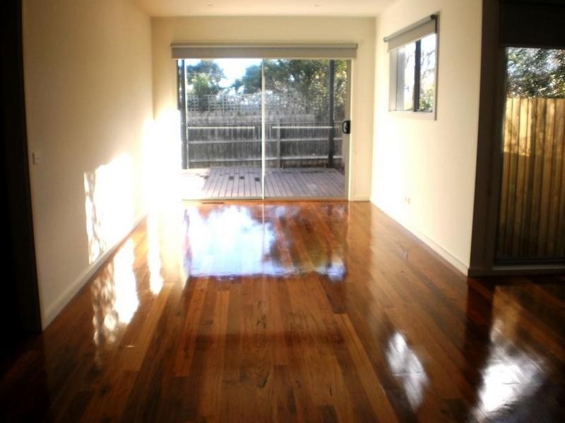 18 Capel Ave, Rosebud West VIC 3940