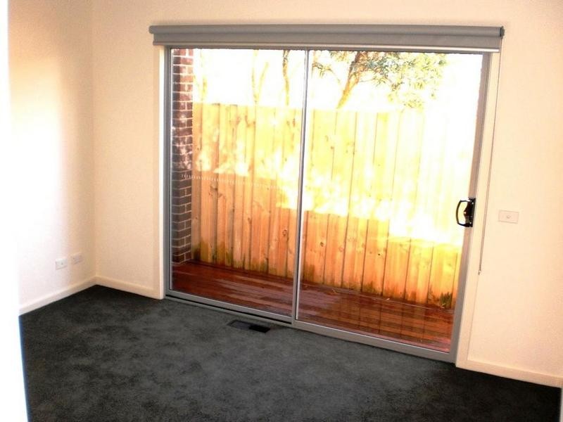 18 Capel Ave, Rosebud West VIC 3940