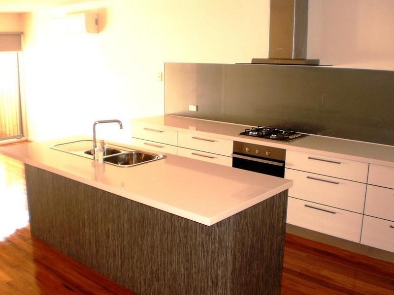 18 Capel Ave, Rosebud West VIC 3940