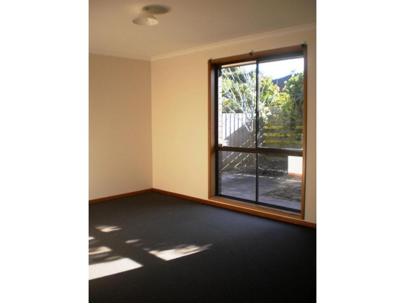 18 Poplar Drive, Rosebud VIC 3939