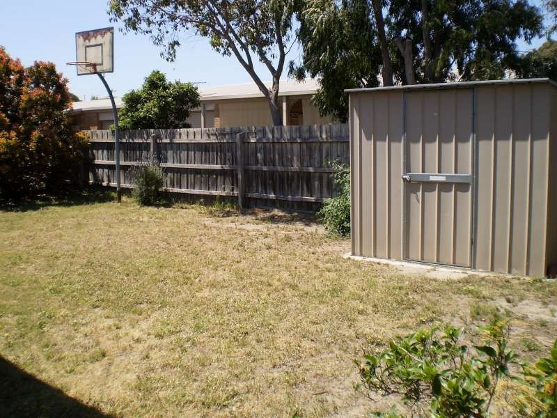 11 Florence Avenue, Rosebud West VIC 3940