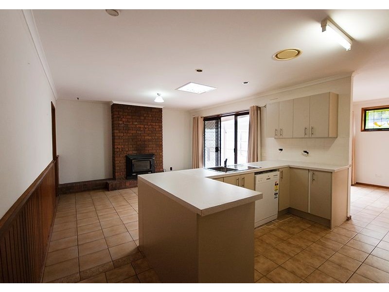 225 Ninth Ave, Rosebud VIC 3939