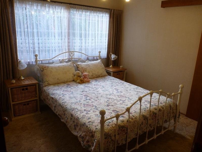 4 Pearson St, Rosebud West VIC 3940