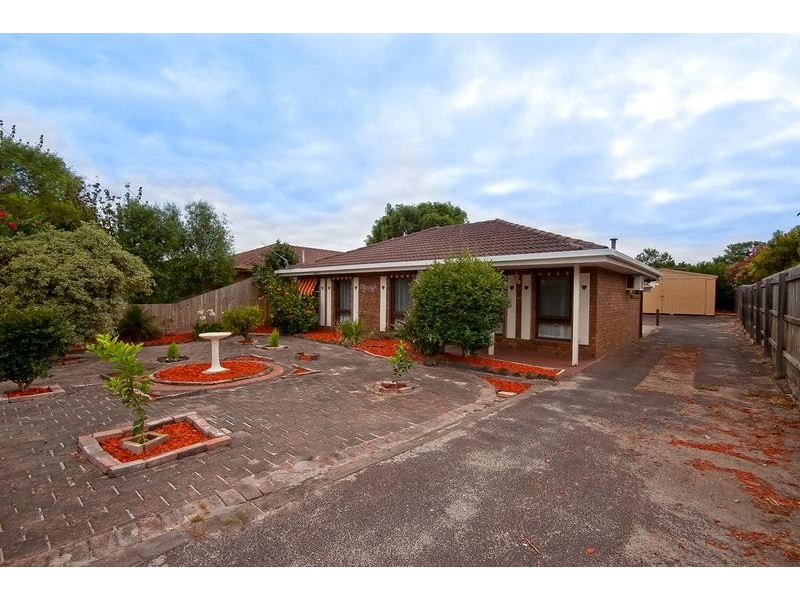 225 Ninth Ave, Rosebud VIC 3939