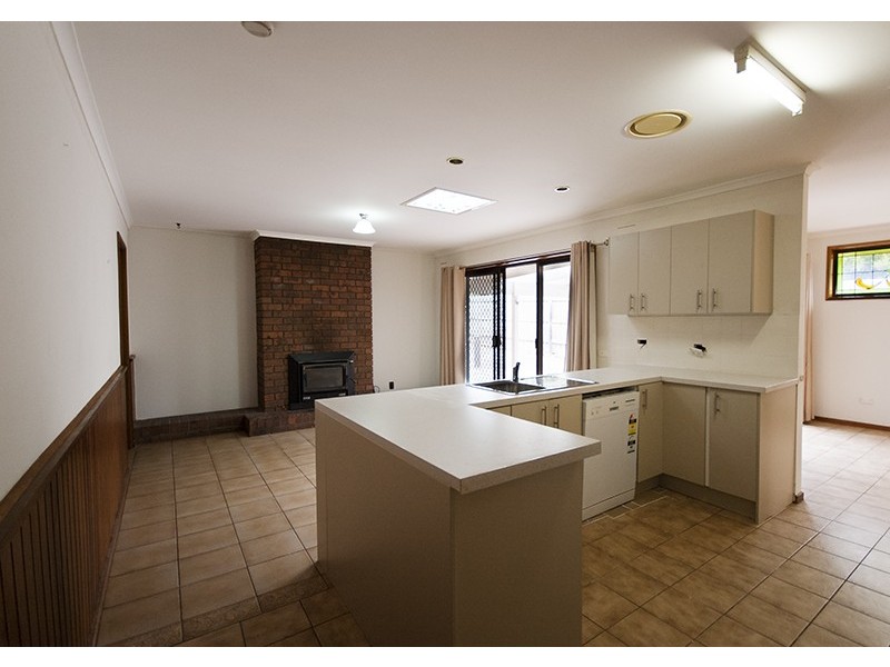 225 Ninth Ave, Rosebud VIC 3939