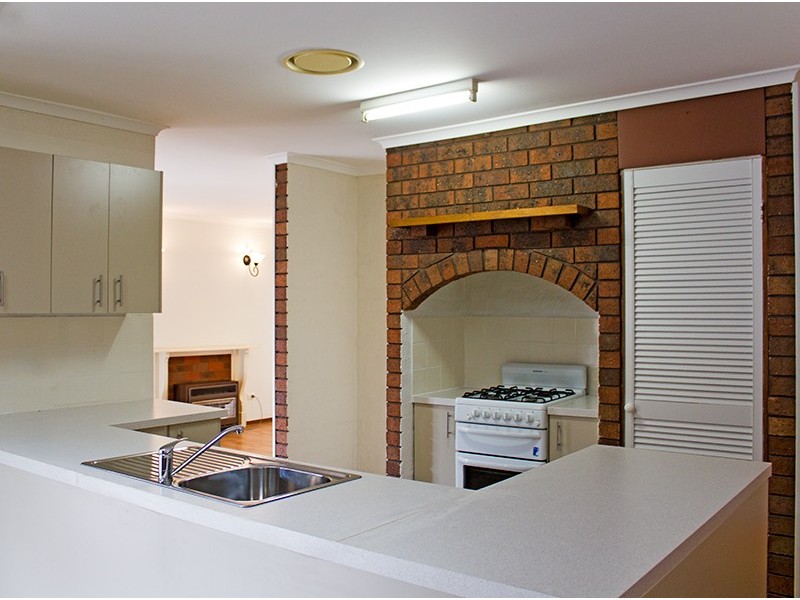 225 Ninth Ave, Rosebud VIC 3939