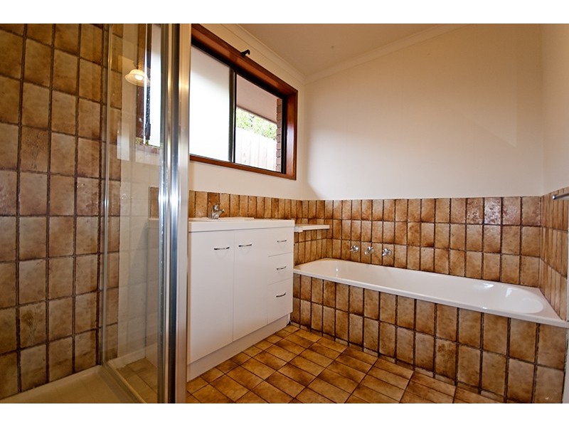 225 Ninth Ave, Rosebud VIC 3939