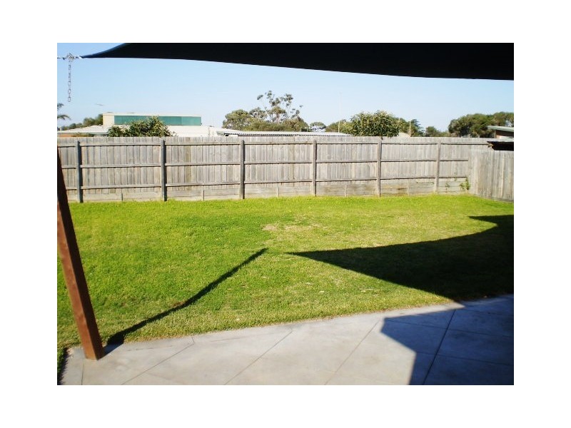 9 Swans Way, Rosebud West VIC 3940