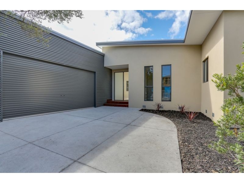 19 Staughton Avenue, Rosebud West VIC 3940