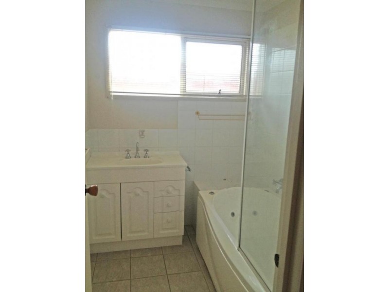 185 Seventh Avenue, Rosebud VIC 3939