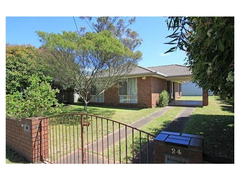 24 Allambi Ave, Rosebud West VIC 3940