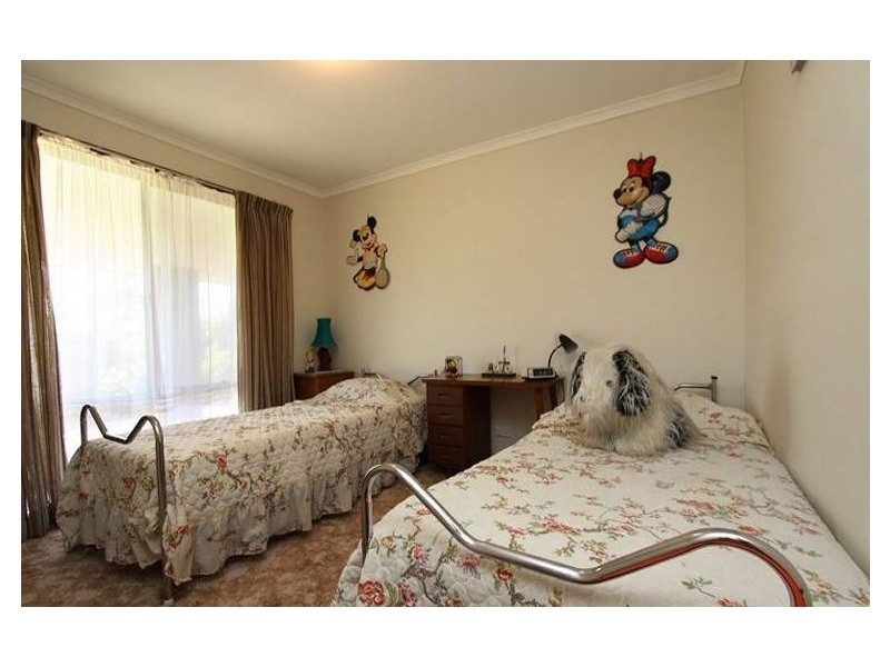 24 Allambi Ave, Rosebud West VIC 3940