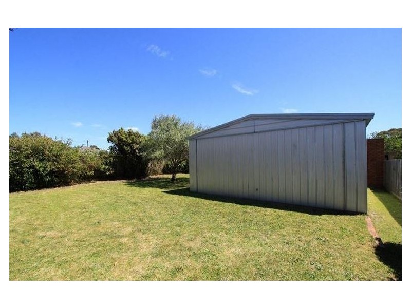 24 Allambi Ave, Rosebud West VIC 3940