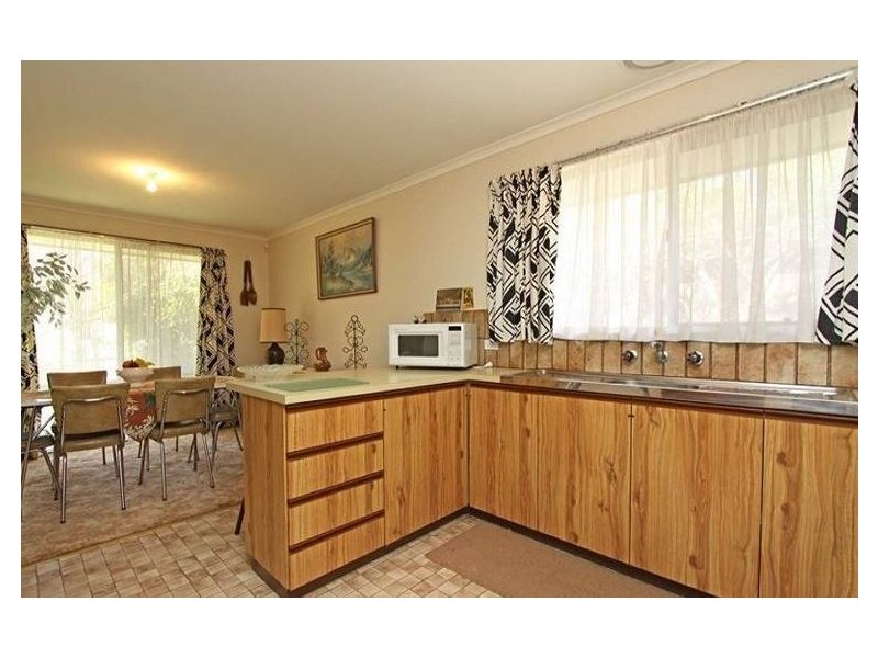 24 Allambi Ave, Rosebud West VIC 3940