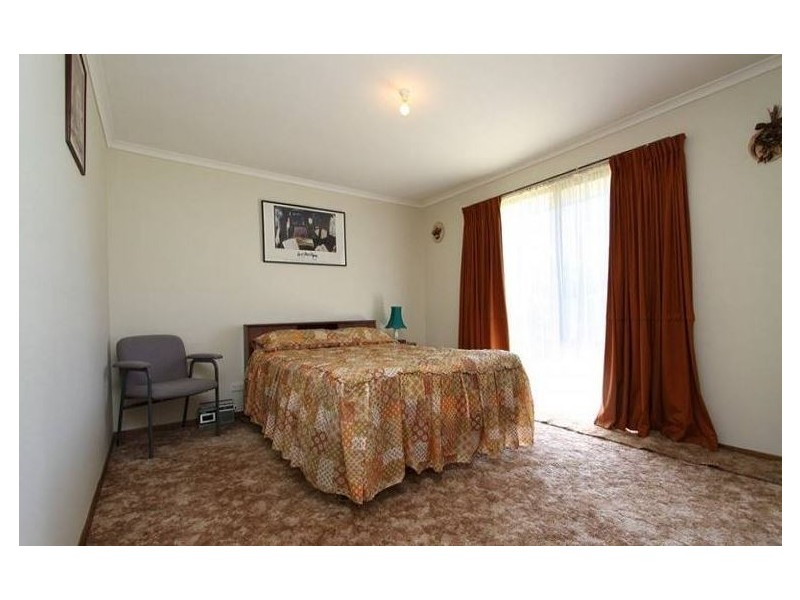 24 Allambi Ave, Rosebud West VIC 3940