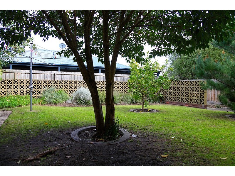 1 Maysbury Ave, Rosebud VIC 3939