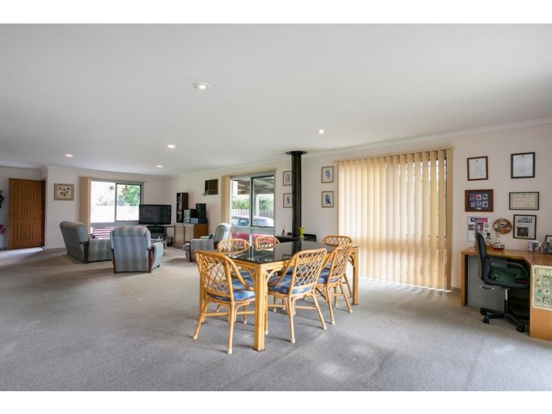 44 Sunningdale Rd, Rosebud VIC 3939