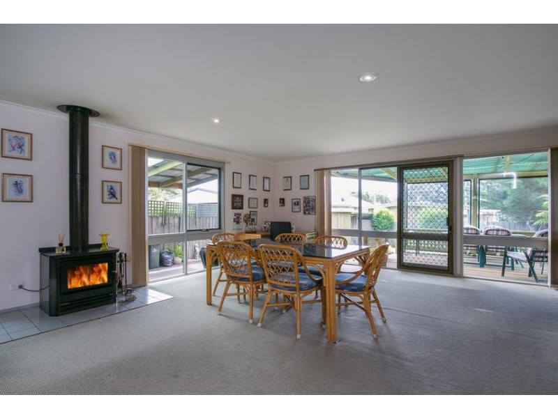 44 Sunningdale Rd, Rosebud VIC 3939