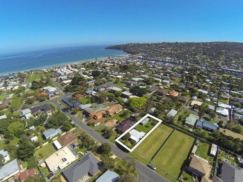 11 Hamilton Street, Safety Beach VIC 3936