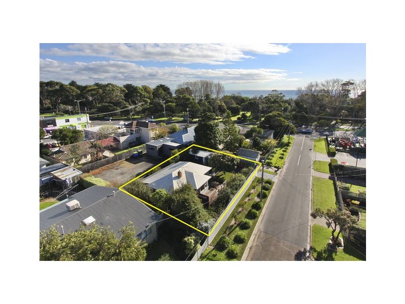 2 Second Ave, Rosebud VIC 3939