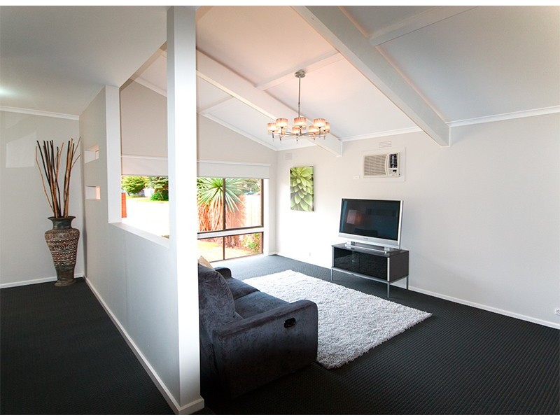 6 Cain St, Rosebud West VIC 3940