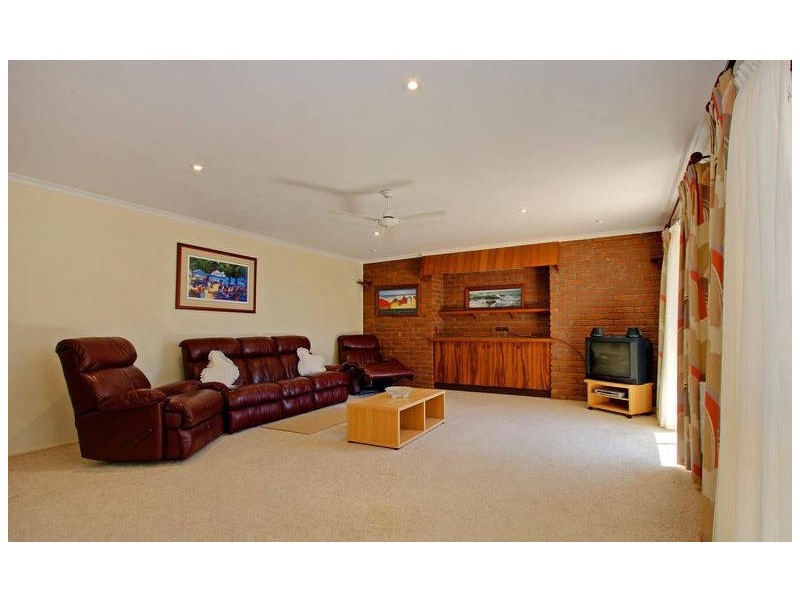 16 Tern Avenue, Rosebud West VIC 3940