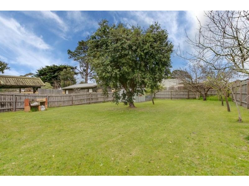 12 Russell St, Tootgarook VIC 3941