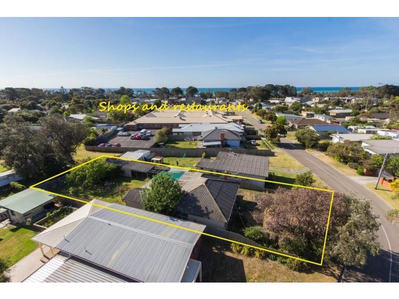24 Capel Ave, Rosebud West VIC 3940