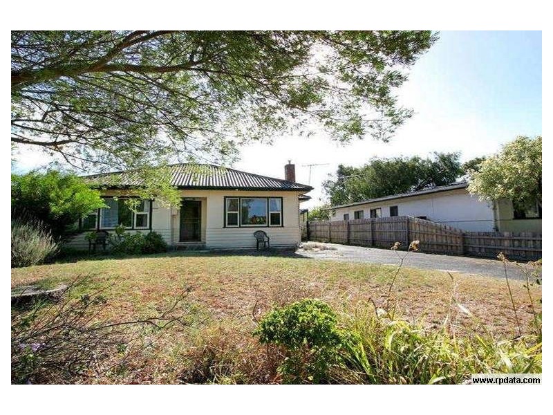 24 Capel Ave, Rosebud West VIC 3940