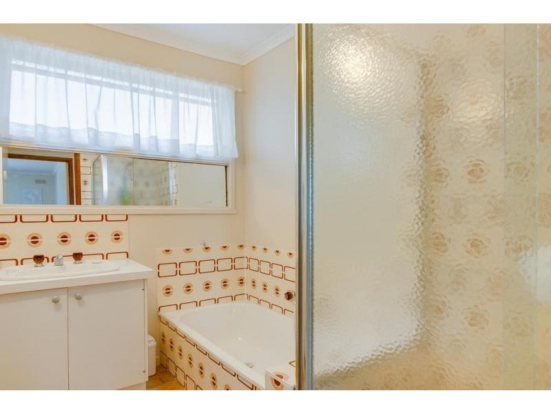 19 Kingfisher Ave, Rosebud West VIC 3940