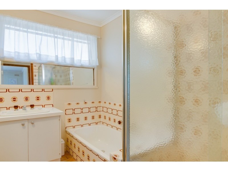 19 Kingfisher Ave, Rosebud West VIC 3940