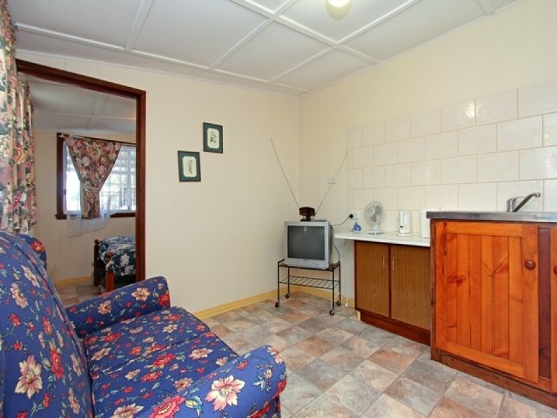 101 Third Avenue, Rosebud VIC 3939