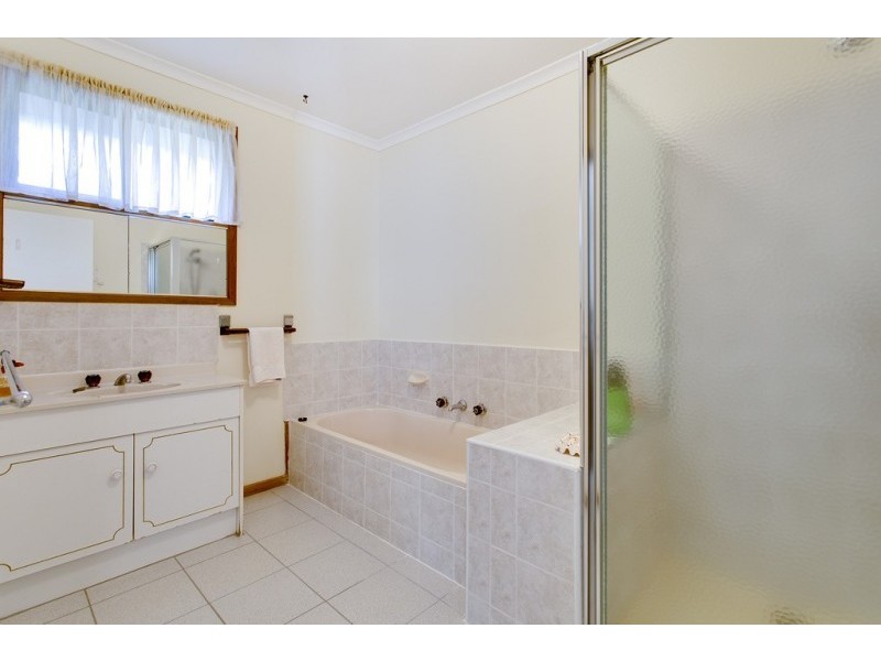 2/9 Chatfield Ave, Rosebud West VIC 3940