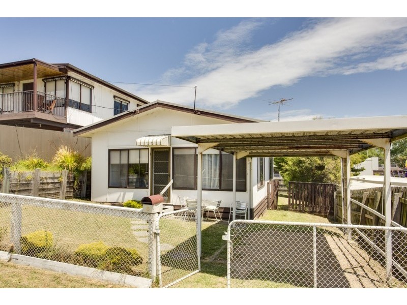 8 Fifth Ave, Rosebud VIC 3939