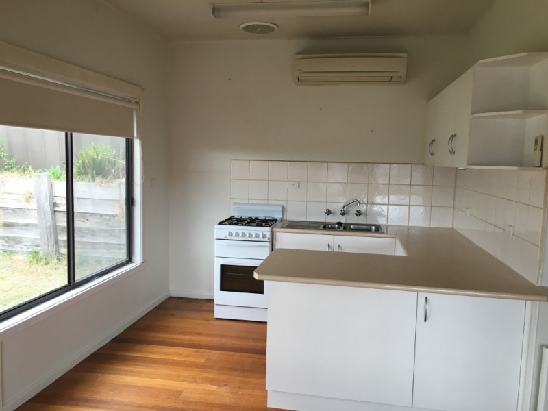 8 Fifth Ave, Rosebud VIC 3939